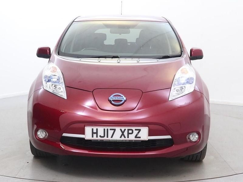 Used Nissan Leaf Tekna 80 kW (109 HP) 2017 Red Hatchback