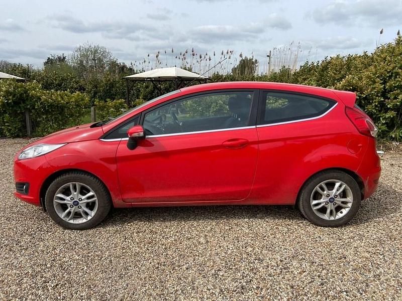 Used Ford Fiesta Zetec 2014 Red Hatchback