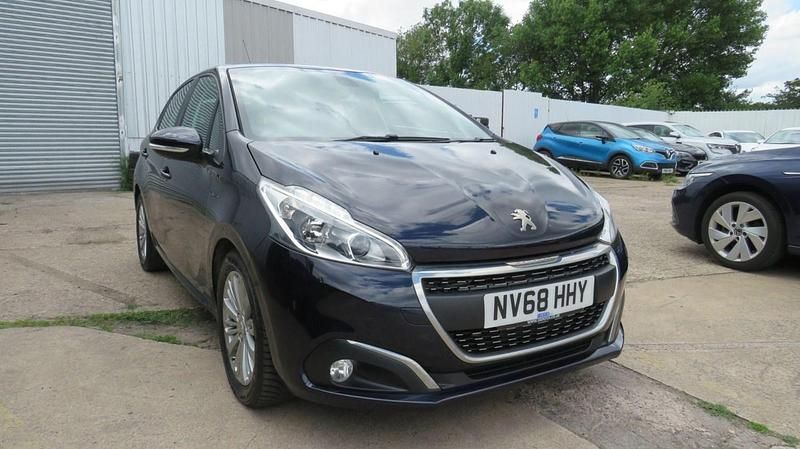 Blue Used 2018 Peugeot 208 Signature Sky Hatchback | £5,495 (Good price) - Image 1/4