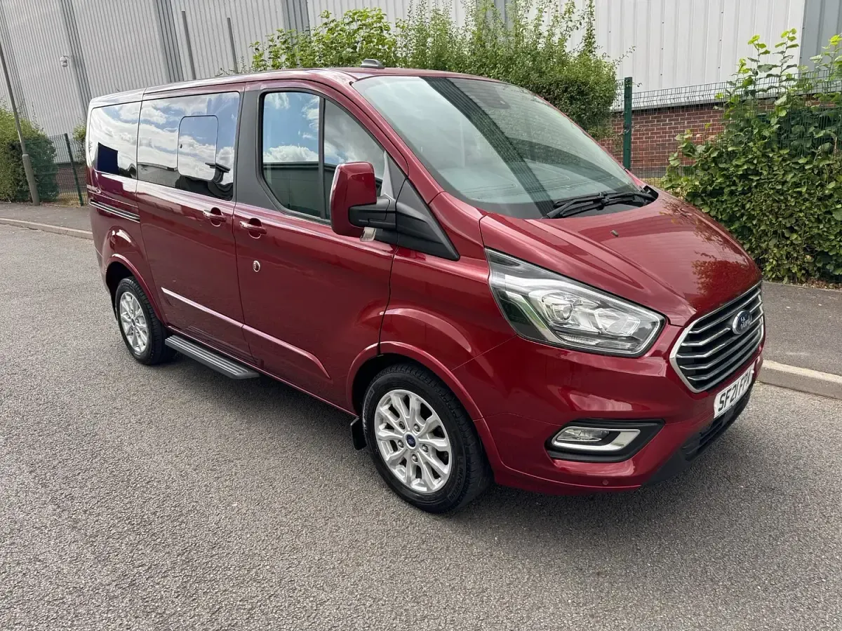 Used Ford Tourneo Custom Titanium 130 HP (95 kW) 2021 Red Van
