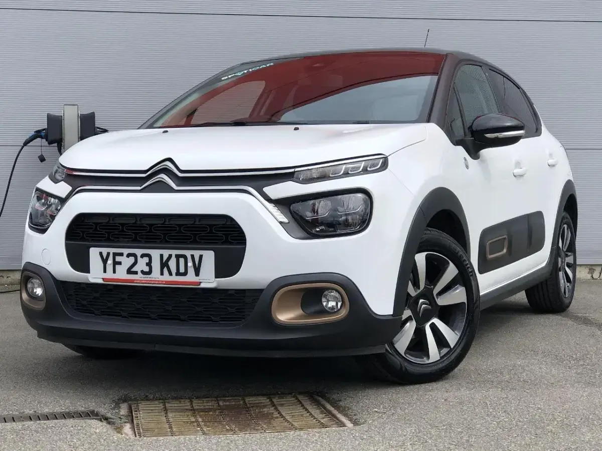 Used Citroën C3 PureTech 82 HP (60 kW) 2023 White Hatchback