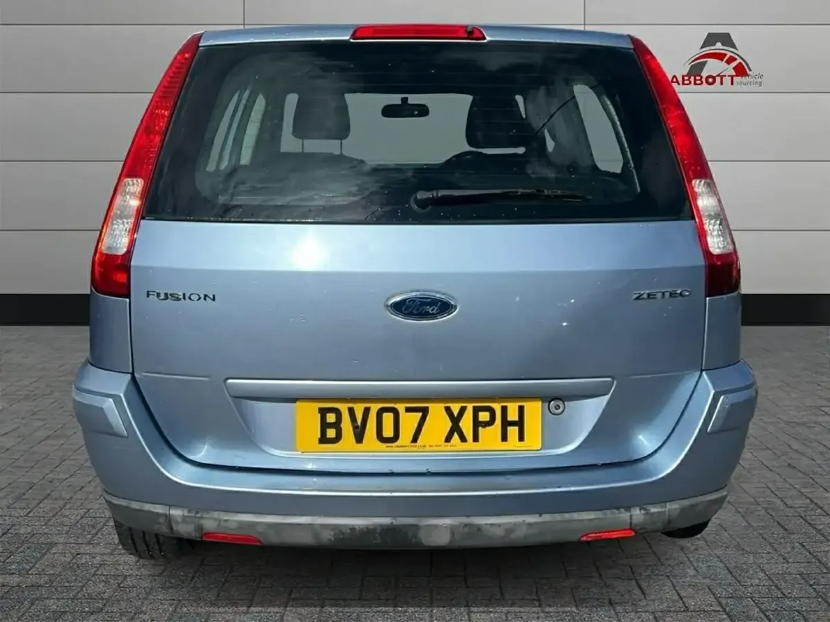 Begagnad Ford Fusion Zetec 101 HK (74 kW) 2007 Blå Halvkombi
