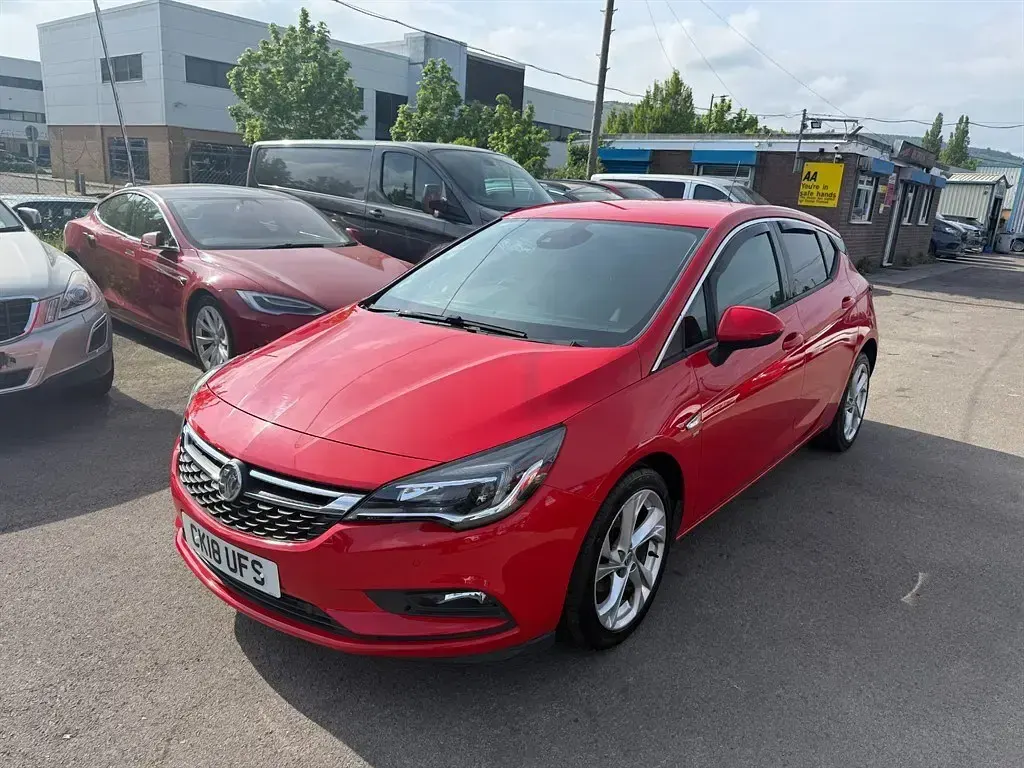 Usado Vauxhall Astra SRi 150 CV (110 kW) 2018 Rojo Utilitario