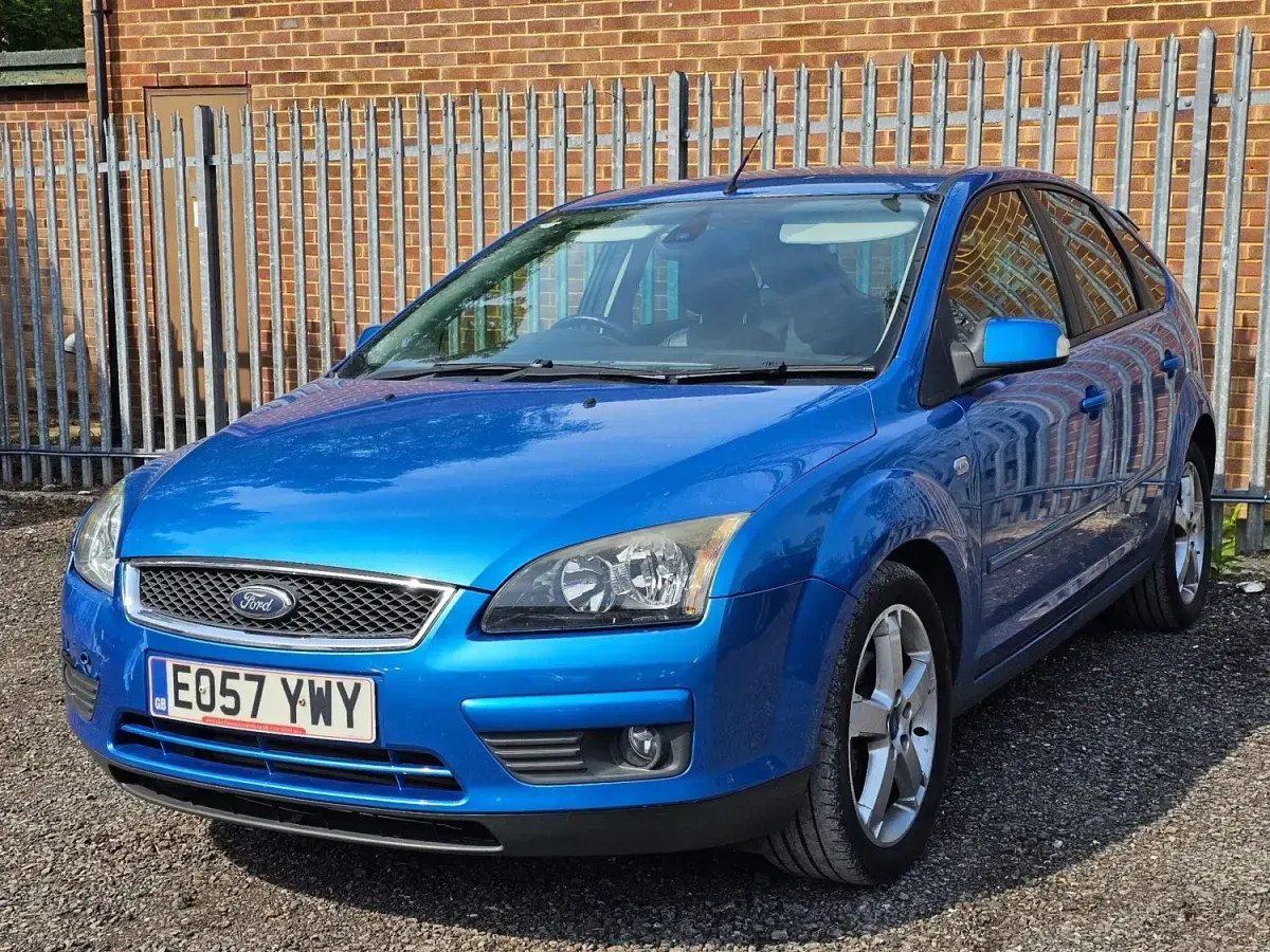 Usado Ford Focus Titanium 110 CV (80 kW) 2007 Azul Utilitario