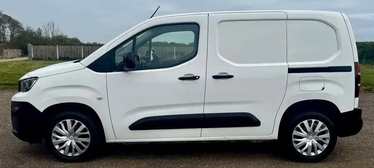 Second-hand Peugeot Partner 131 CP (96 kW) 2022 Alb Monovolum