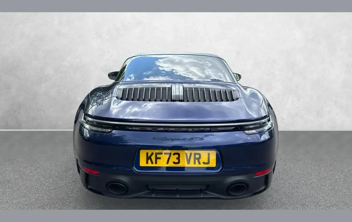 Begagnad Porsche 911 480 HK (353 kW) 2024 Blå Cab