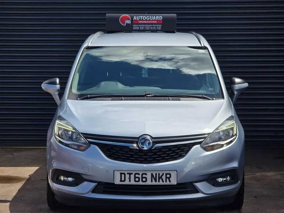 Used Vauxhall Zafira Tourer SRi 140 HP (102 kW) 2017 Silver MPV