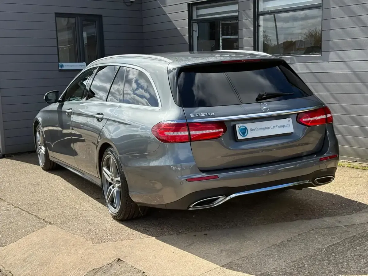 Usado Mercedes E220 AMG line 2018 Cinzento Carrinha