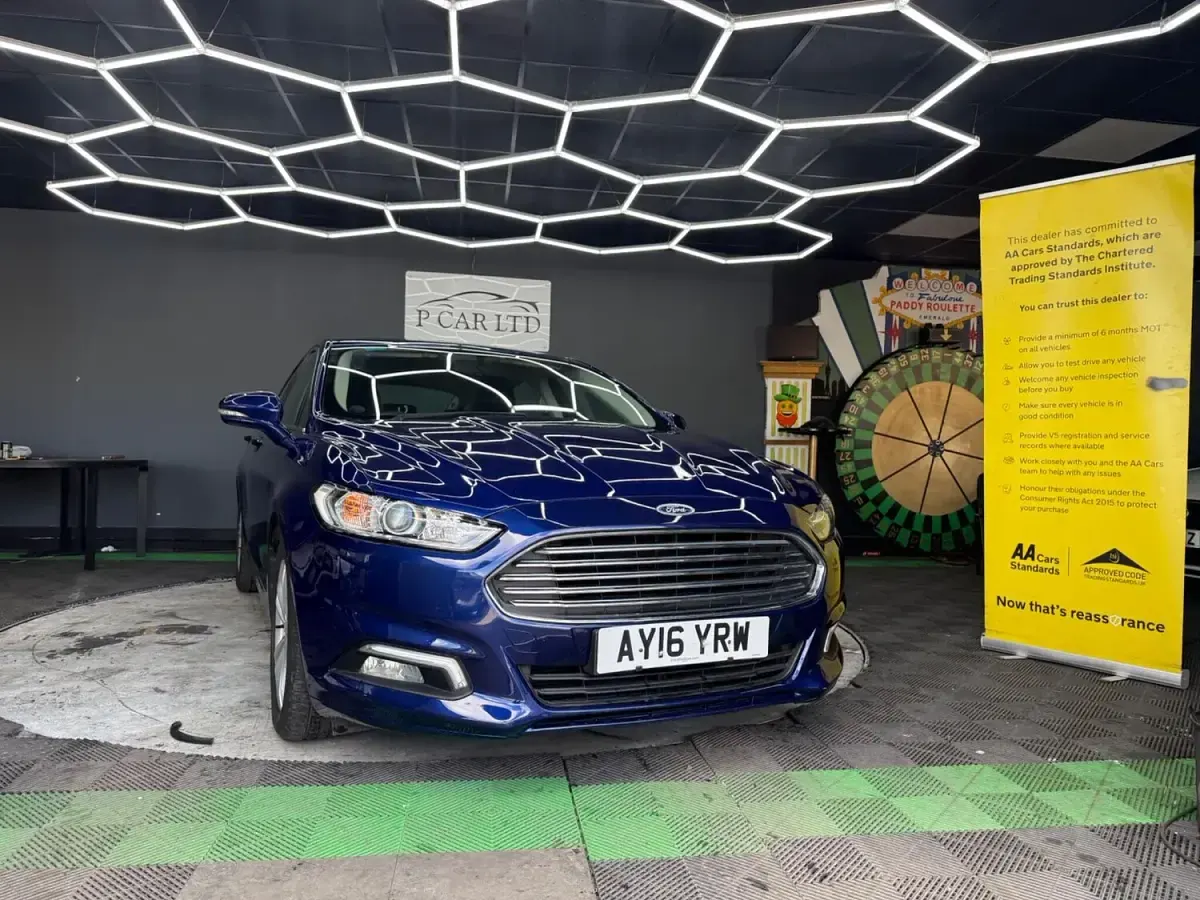 Used Ford Mondeo Zetec 2016 Blue Hatchback