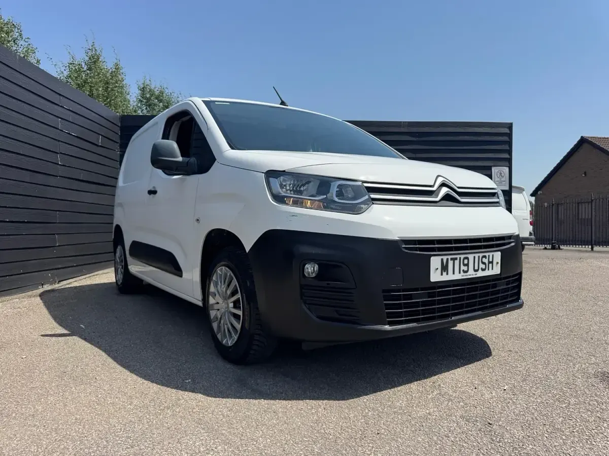 Used Citroën Berlingo 75 HP (55 kW) 2019 White MPV