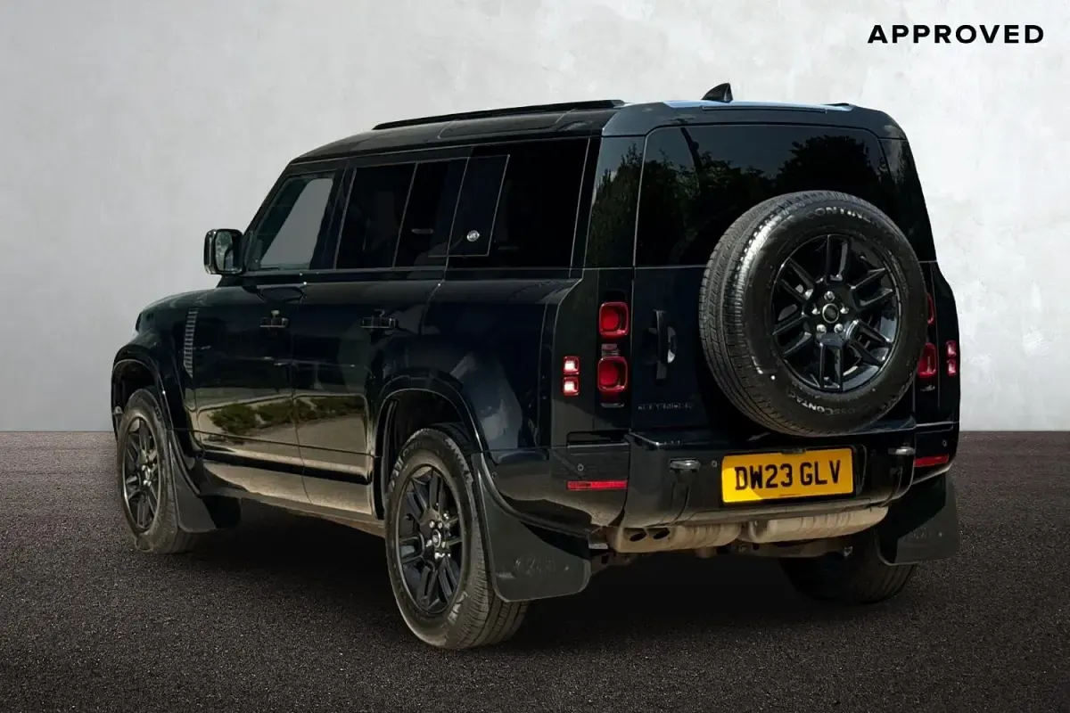 Used Land Rover Defender SE Dynamic 2023 Black SUV