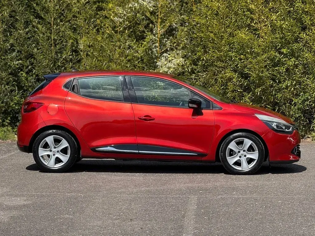 Used Renault Clio Dynamique 90 HP (66 kW) 2014 Red Hatchback