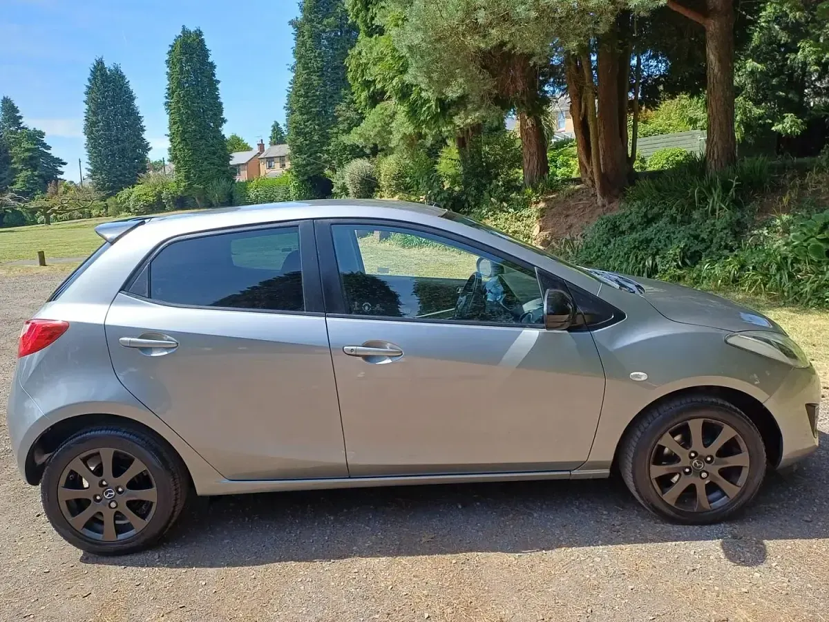 Used Mazda 2 Edition 84 HP (61 kW) 2014 Silver Hatchback