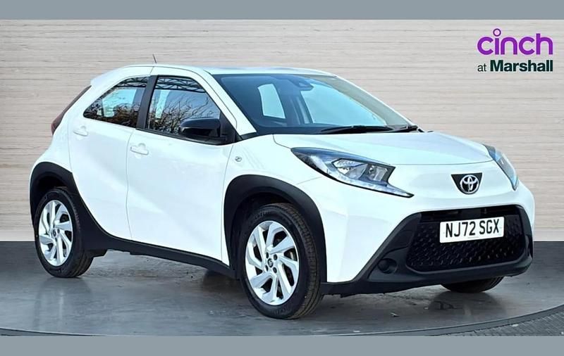 Used Toyota Aygo X PURE 72 HP (52 kW) 2022 White SUV