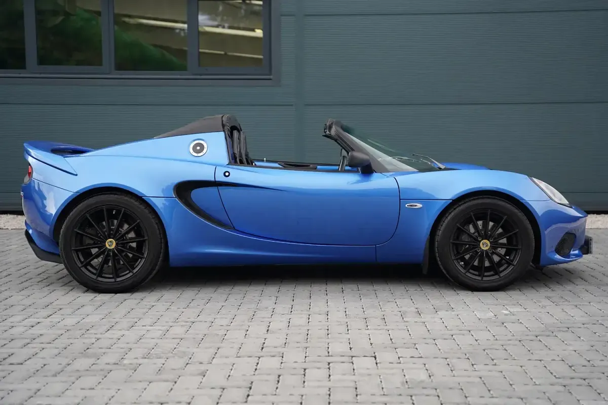 Used Lotus Elise 220 HP (161 kW) 2019 Blue Cabriolet