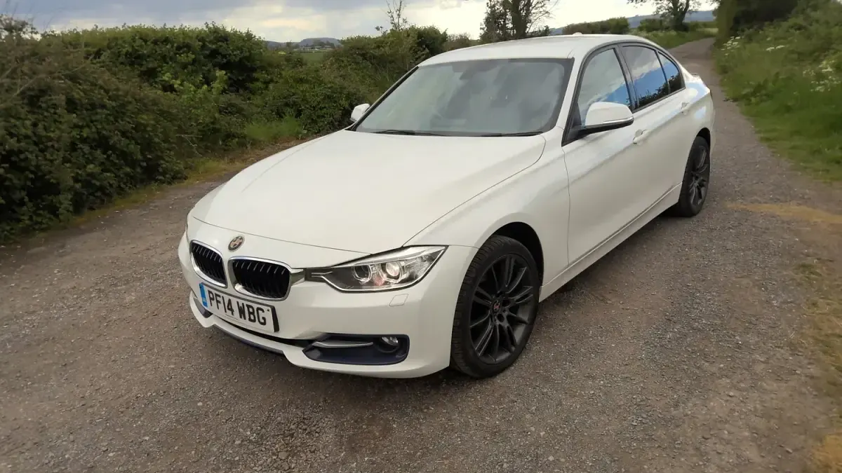Used BMW 318 Sport Line 143 HP (105 kW) 2014 White Sedan