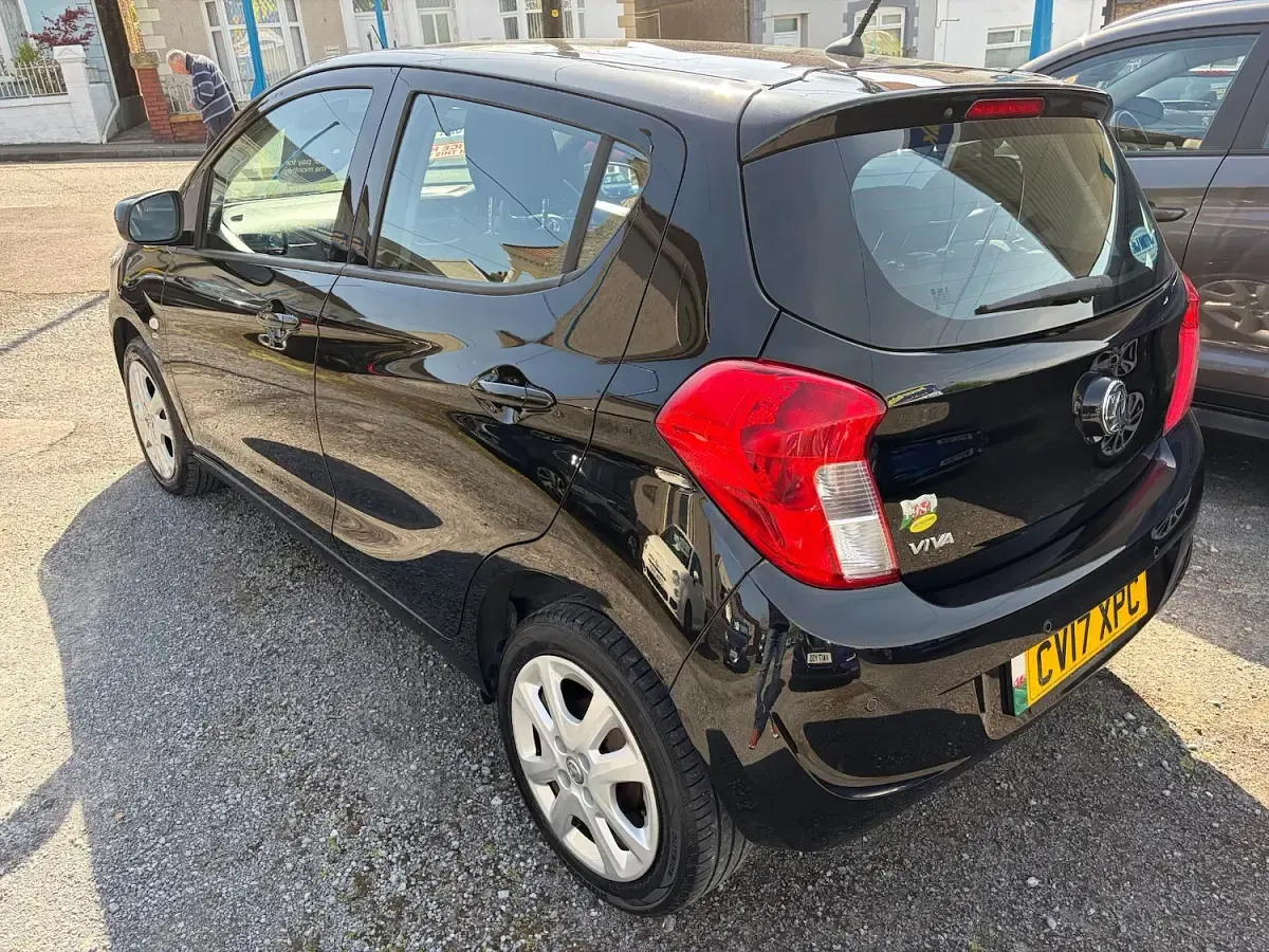Used Vauxhall Viva 75 HP (55 kW) 2017 Black Hatchback