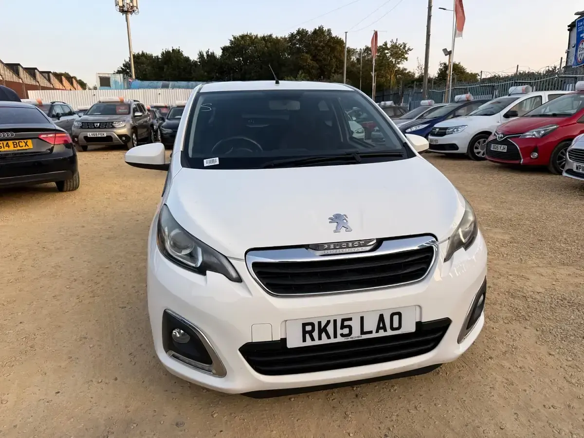 Used Peugeot 108 Allure 82 HP (60 kW) 2015 White Hatchback