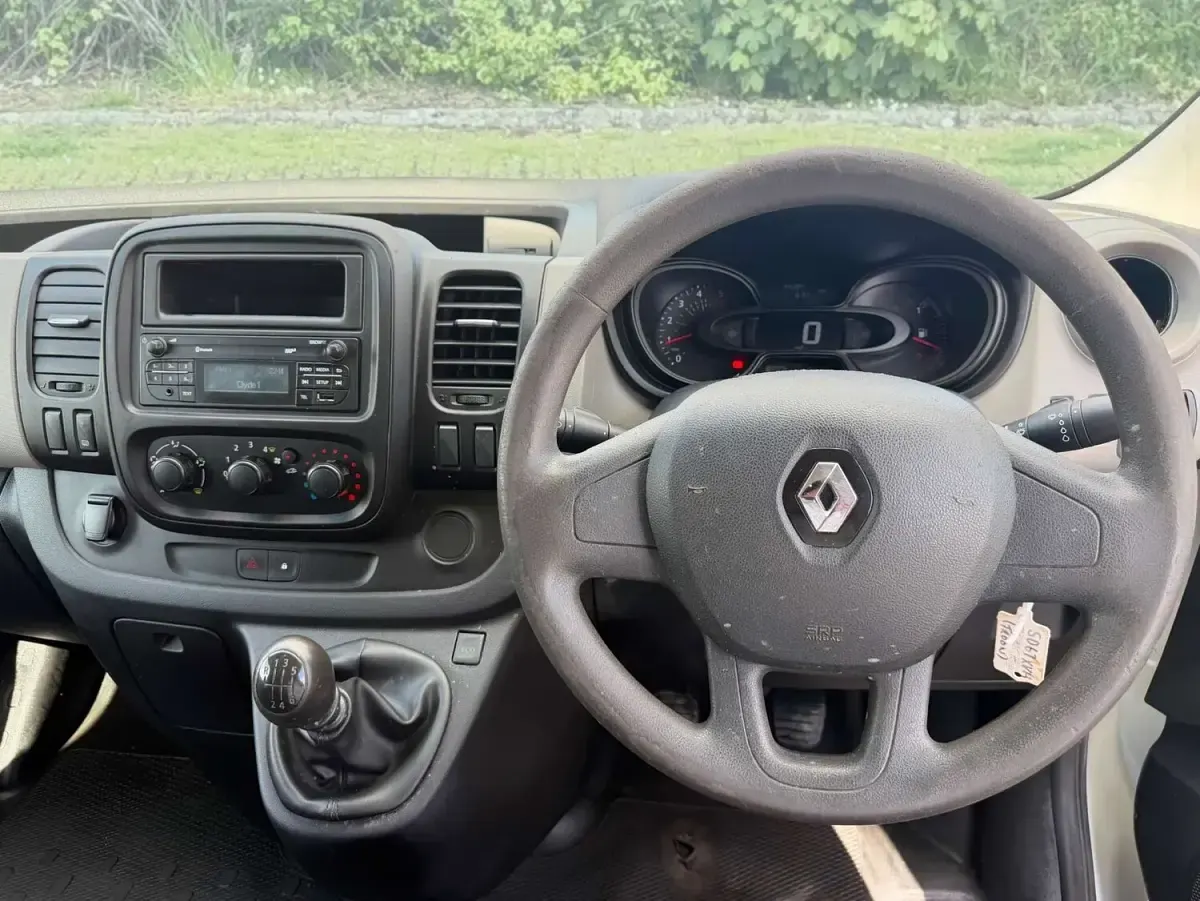 Used Renault Trafic Business 2017 White MPV