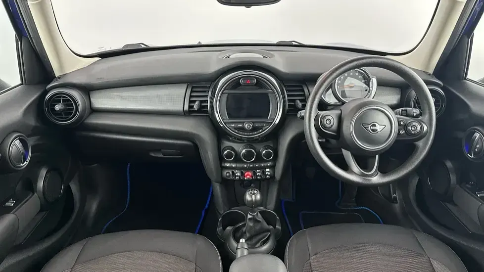 Used Mini Cooper Classic 134 HP (98 kW) 2019 Blue Hatchback