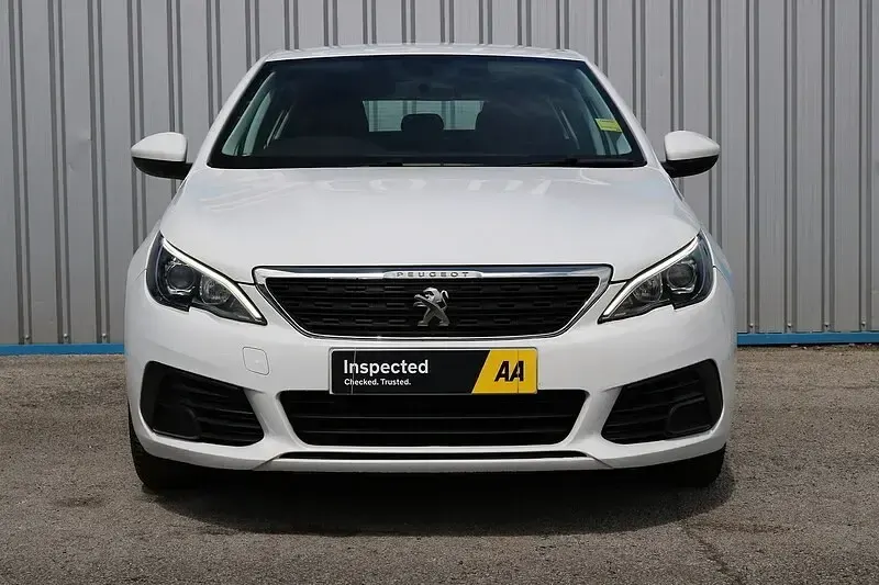 Used Peugeot 308 Access 100 HP (73 kW) 2018 White Hatchback