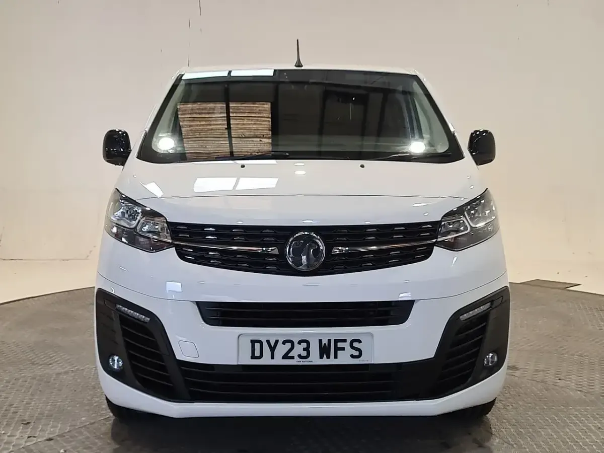 Used Vauxhall Vivaro 100 HP (73 kW) 2023 White MPV