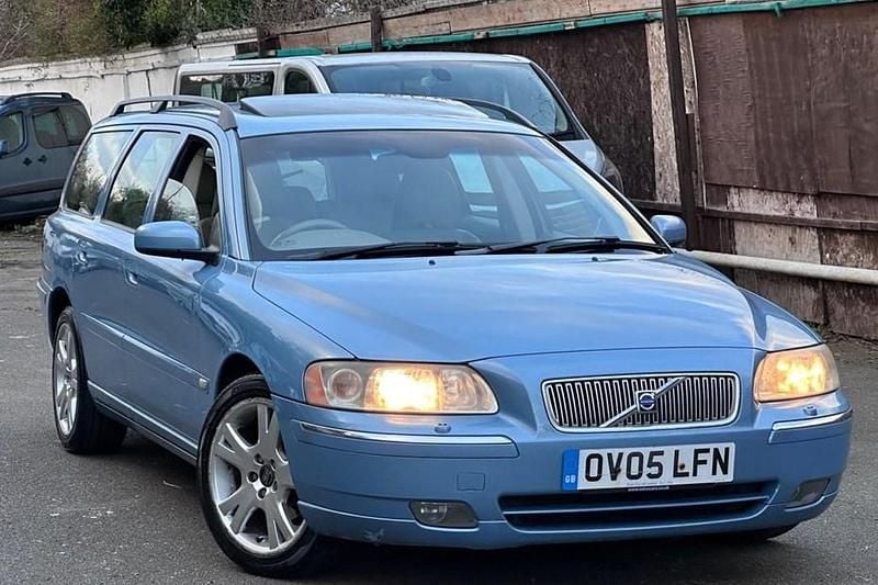 Blue Used 2005 Volvo V70 SE Estate | £2,800 (Super price) - Image 1/1
