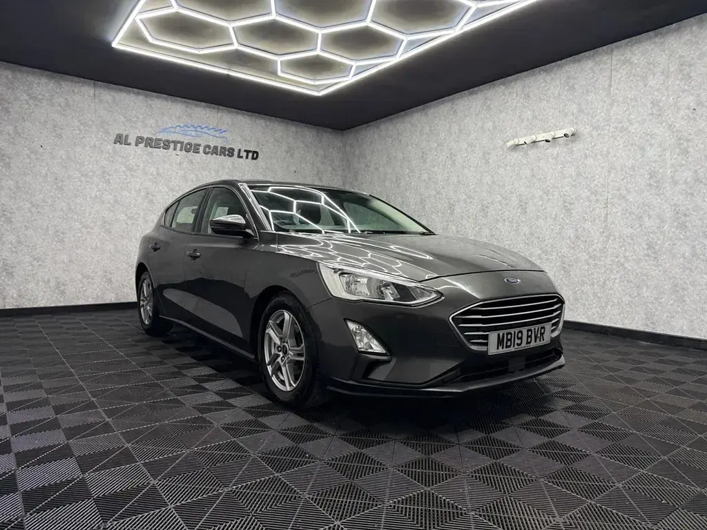 Usado Ford Focus Zetec 2019 Cinzento Citadino