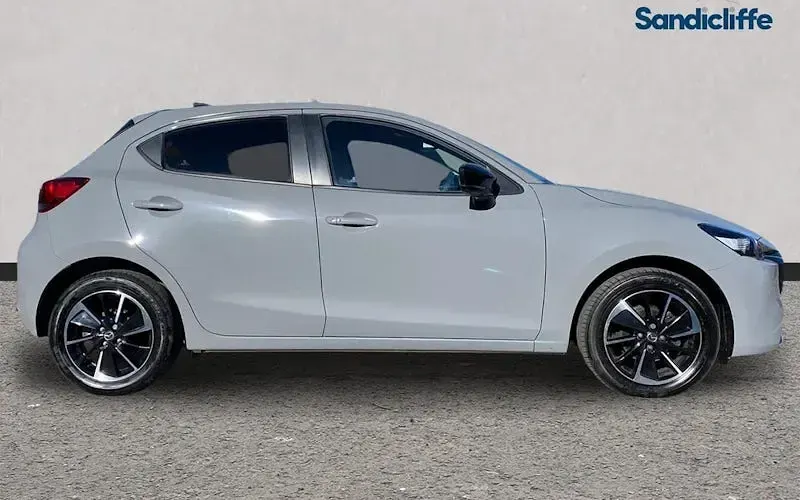 Usado Mazda 2 Homura-Aka 90 HP (66 kW) 2024 Citadino