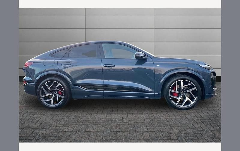 New Audi Q6 e-tron Performance 225 kW (306 HP) 2026 Blue SUV