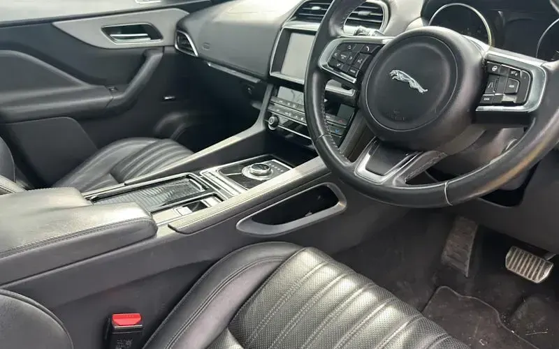 Used Jaguar F-Pace Portfolio 300 HP (220 kW) 2018 Black SUV