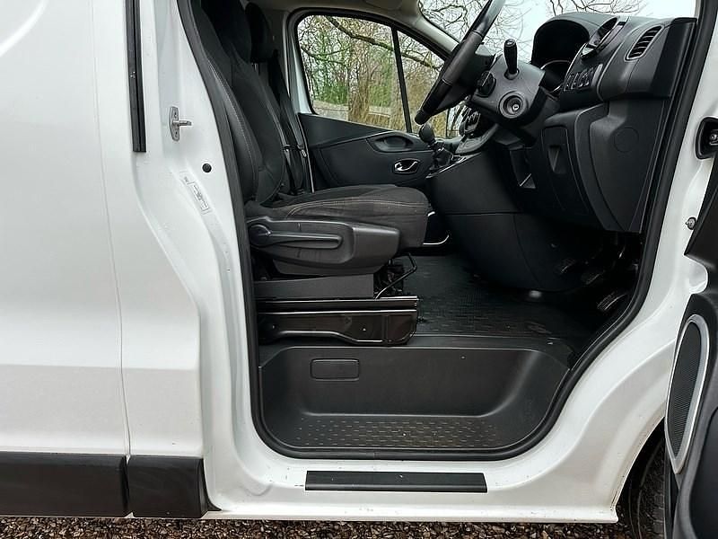 Used Vauxhall Vivaro Sportive 120 HP (88 kW) 2018 White MPV