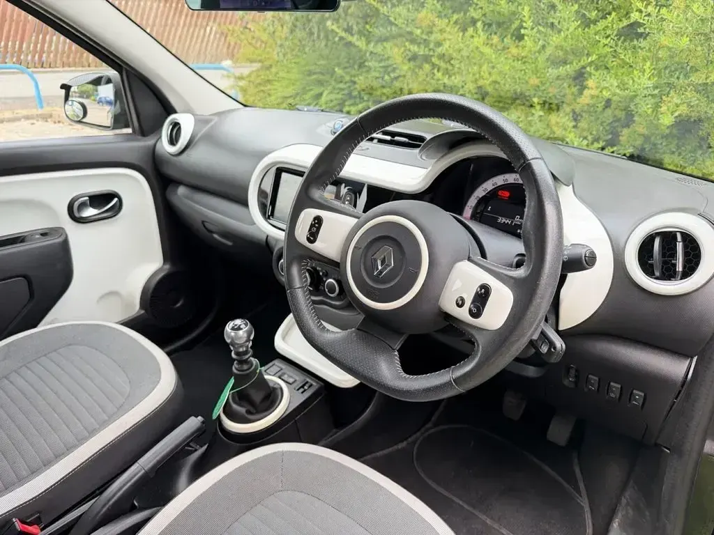 Used Renault Twingo Dynamique 90 HP (66 kW) 2015 Black Hatchback