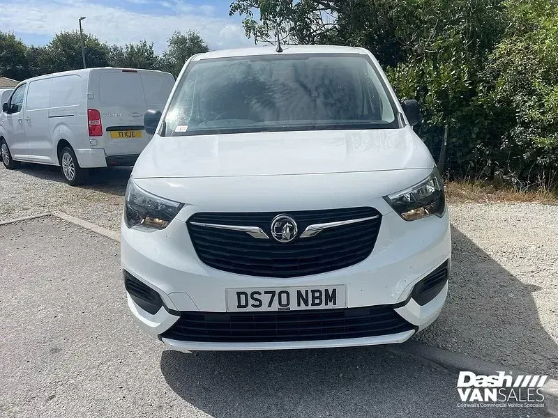 Used Vauxhall Combo Sportive 100 HP (73 kW) 2020 White MPV
