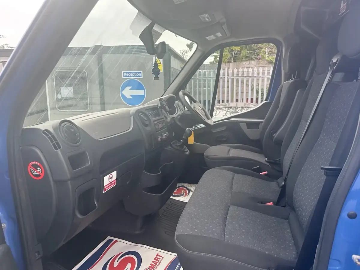 Used Vauxhall Movano 145 HP (106 kW) 2017 Blue MPV