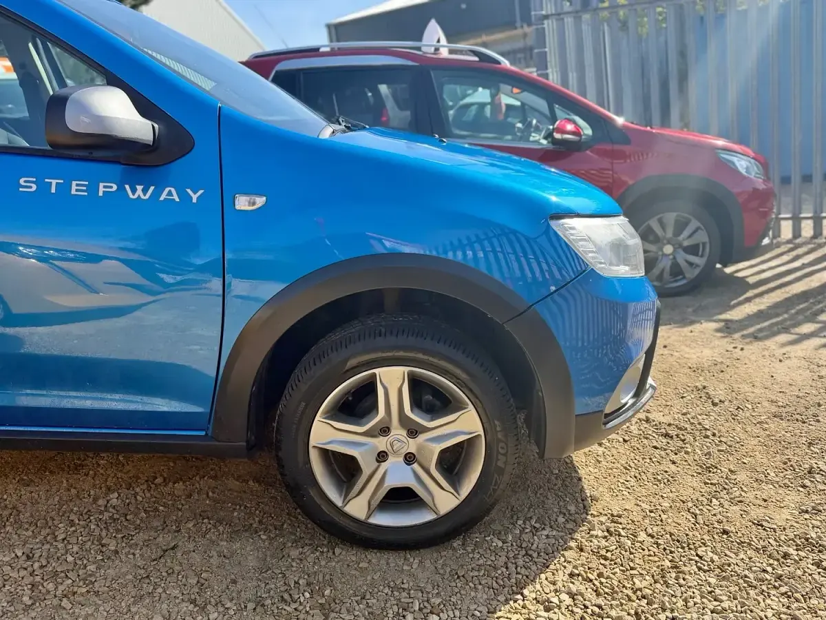 Used Dacia Sandero Essentiel 90 HP (66 kW) 2019 Blue Hatchback