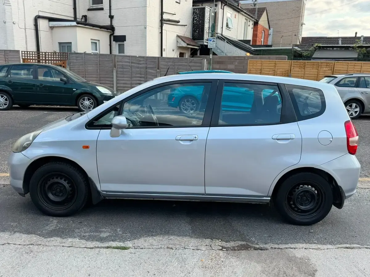 Used Honda Jazz SE 83 HP (61 kW) 2004 Silver Hatchback
