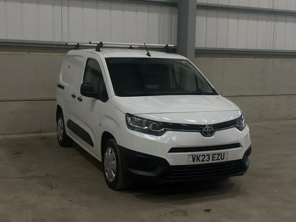 Used Toyota Proace Active 100 HP (73 kW) 2023 White MPV
