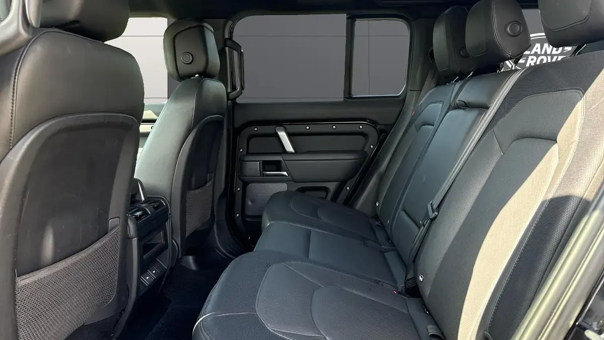Used Land Rover Defender HSE Dynamic 404 HP (297 kW) 2023 Santorini black SUV