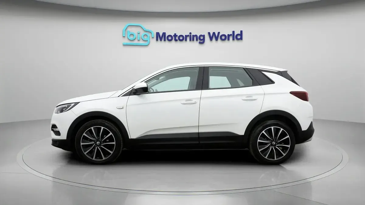 Usado Vauxhall Grandland X Elite 128 HP (94 kW) 2022 Branco SUV