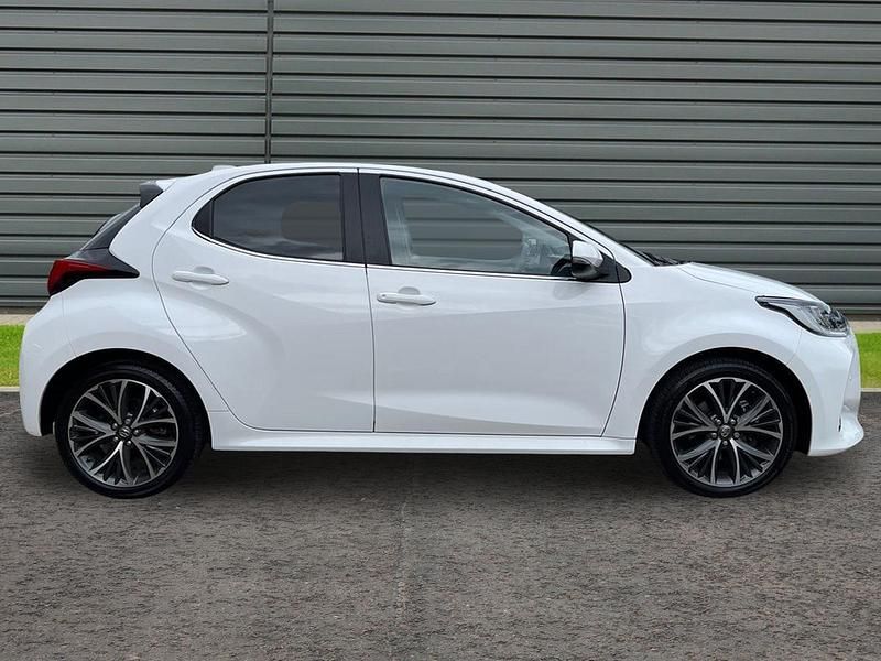Used Toyota Yaris 116 HP (85 kW) 2023 Pure white Hatchback
