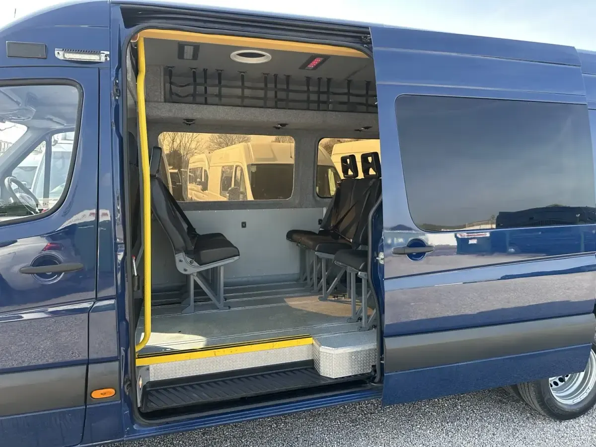Używany Mercedes Sprinter 190 KM (139 kW) 2016 Niebieski