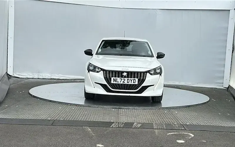 Used Peugeot 208 Allure+ 102 HP (75 kW) 2022 White Hatchback