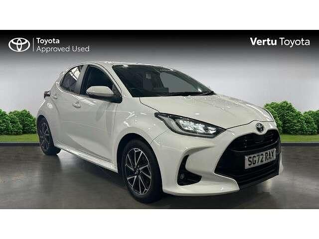 White Used 2022 Toyota Yaris Hybrid Design Hatchback | £16,232 (Fair price) - Image 1/4