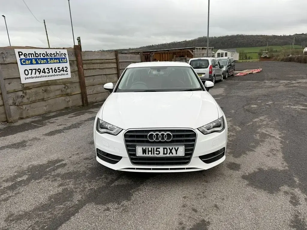 Used Audi A3 Sportback 125 HP (91 kW) 2015 White Hatchback