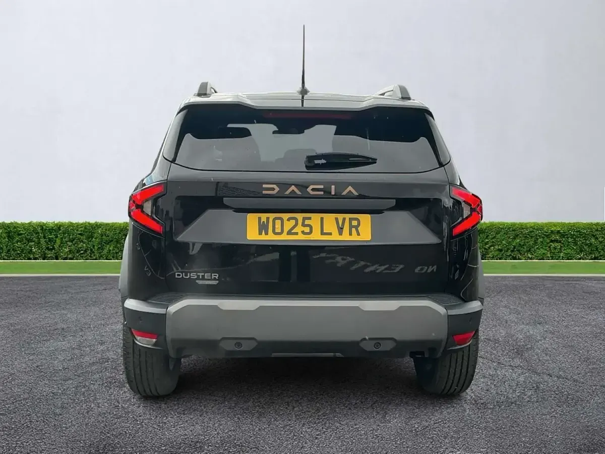 Begagnad Dacia Duster Extreme 143 HK (105 kW) 2025 Svart Halvkombi