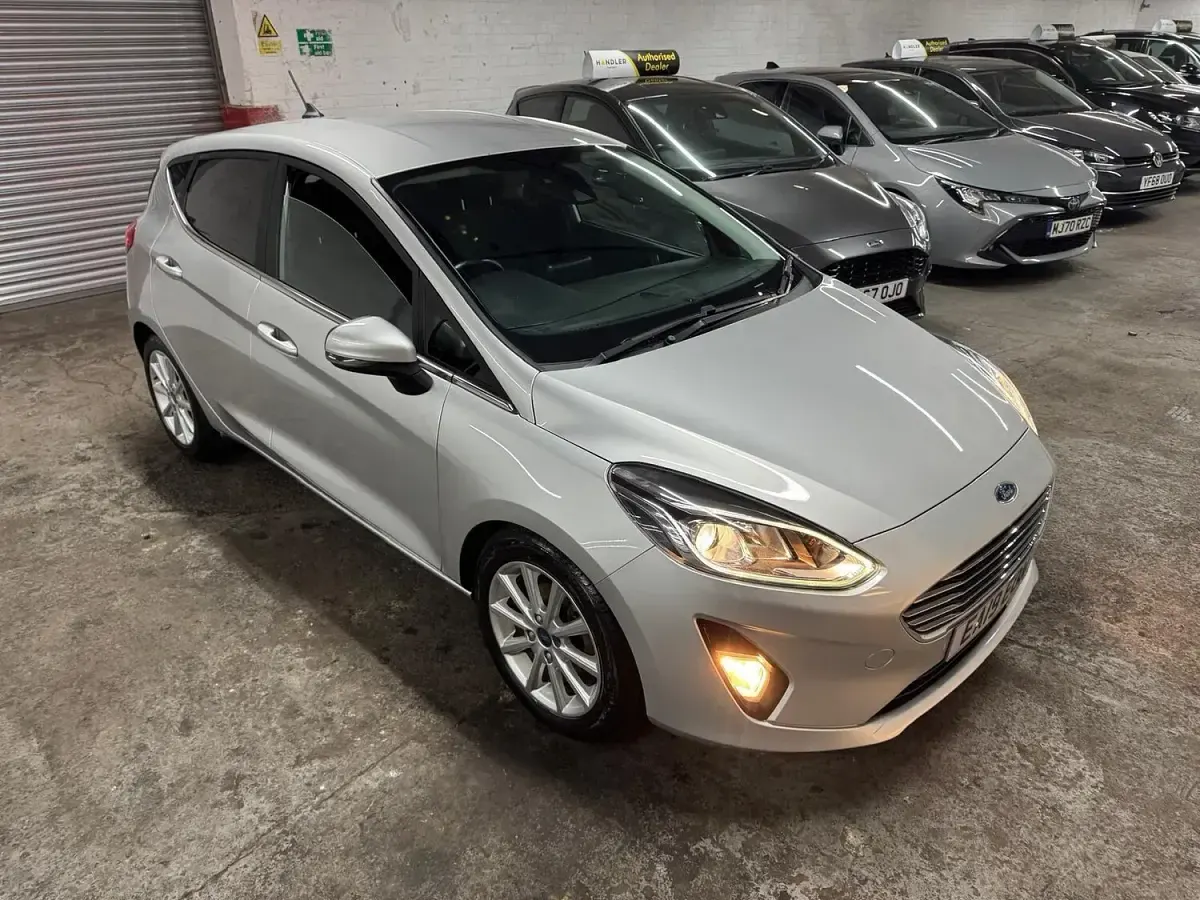 Gebraucht Ford Fiesta Titanium 100 PS (73 kW) 2019 Silber Kleinwagen