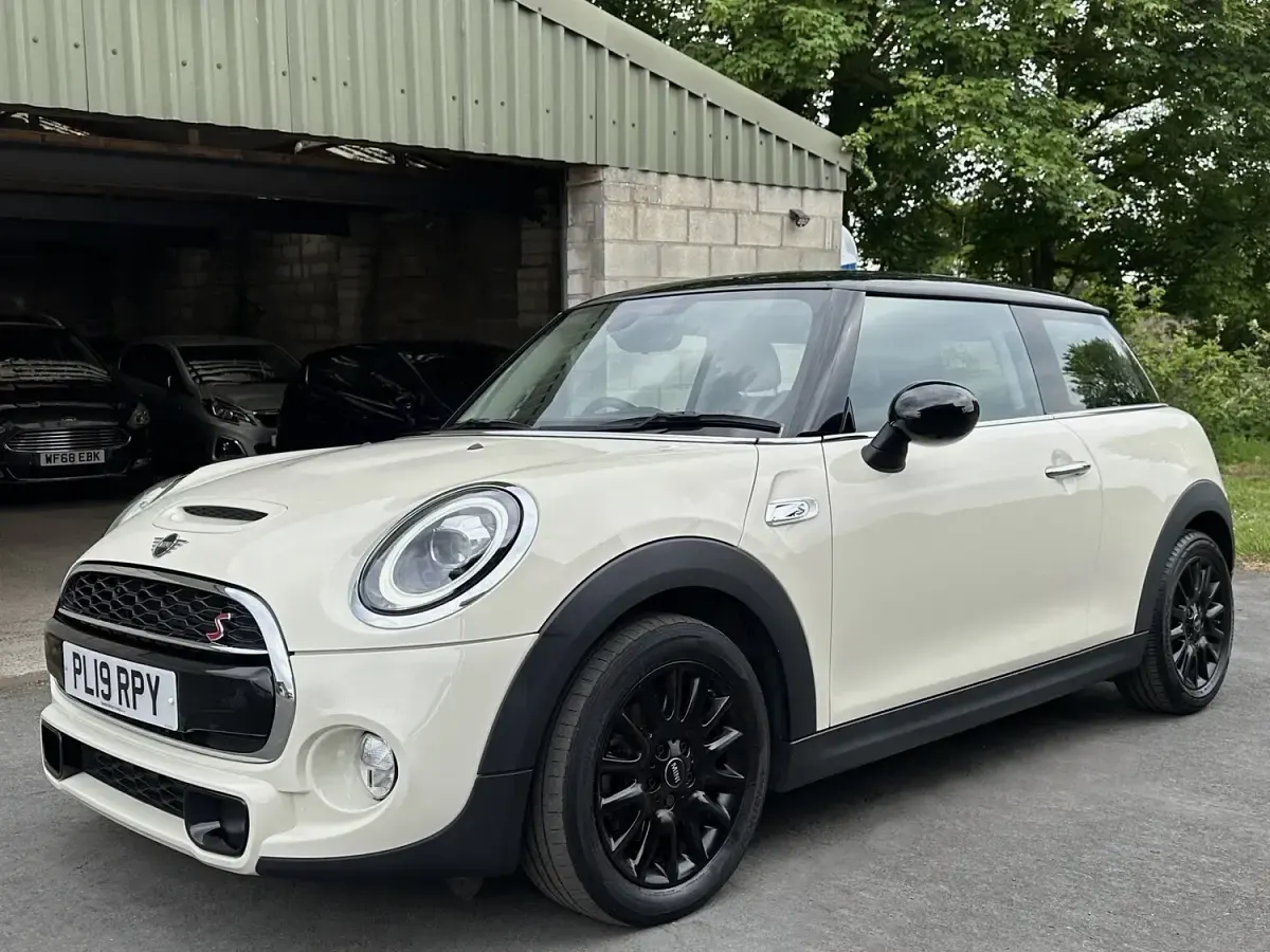 Used Mini Cooper S Classic 2019 White Hatchback