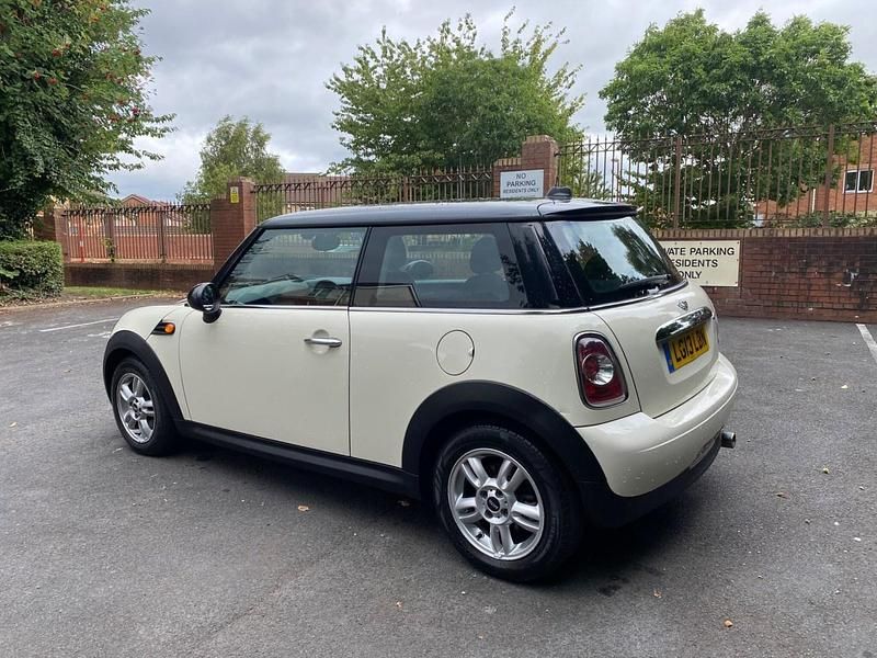 Usado Mini Cooper Hatch 122 HP (89 kW) 2013 Branco Citadino