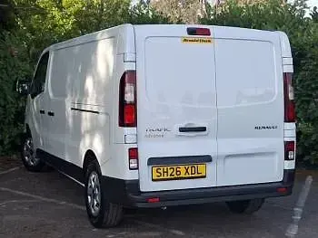 New Renault Trafic 2026 Solid  glacier white MPV
